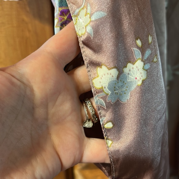 Silky Robe - Picture 2 of 6